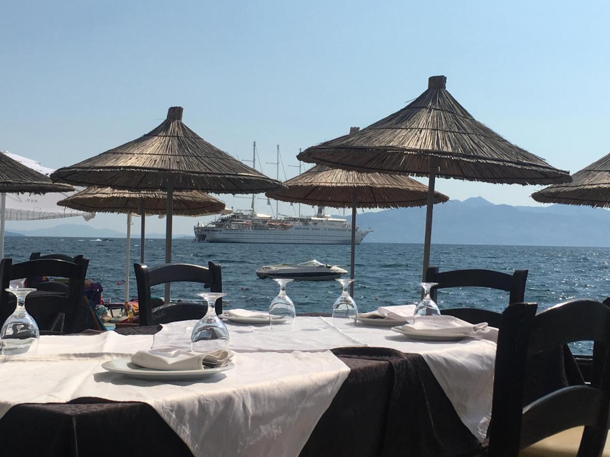 Royal Queen And King Luxury Apartment Sarande Exterior photo